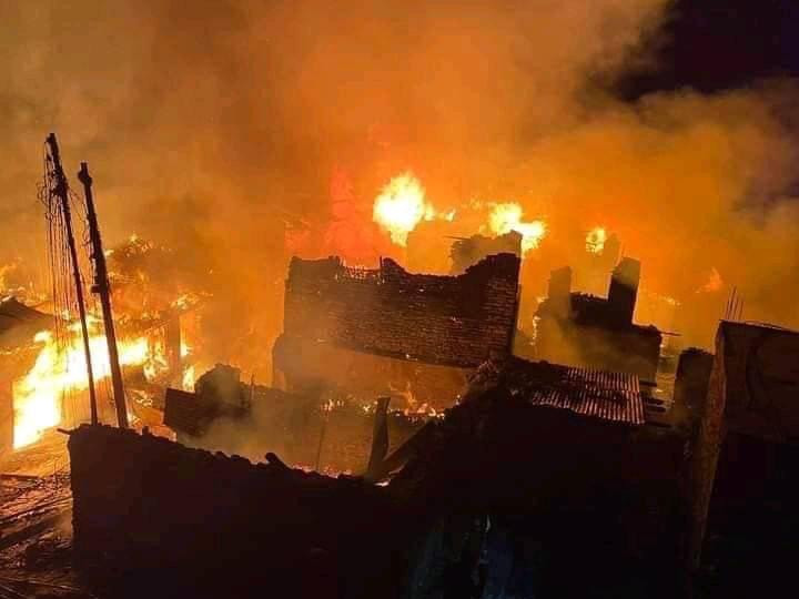 गमगढी आगलागीमा ५० करोडको क्षति, लामाको घरबाट यसरी सल्केकाे थियाे आगो 